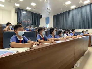 以“法”之名守护少年的你光明团区委联合玉塘街道开展“暖阳守护”普法进校园活动  