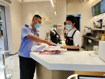 玉塘网格员上门入户征集文明城市创建“金点子”