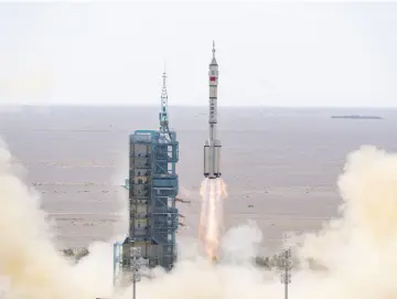 乘舟巡宇探天河——神舟十四号飞天纪实