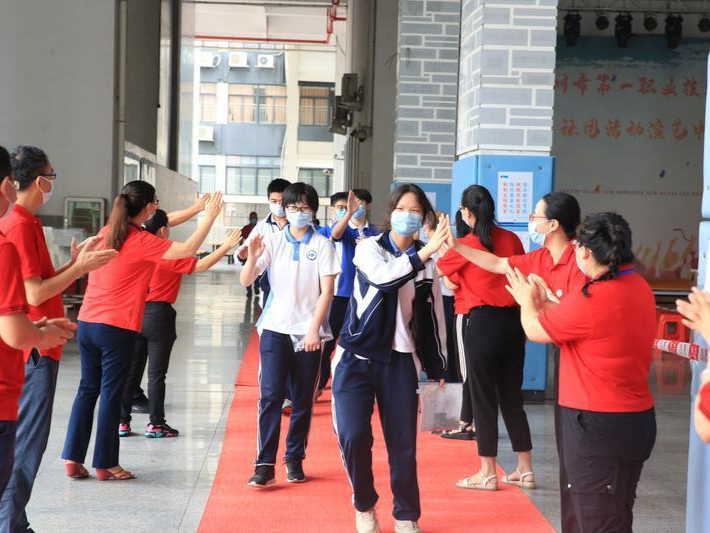 2022广东高考作文题揭晓！原来与围棋有关，高考首日还有这些感人瞬间