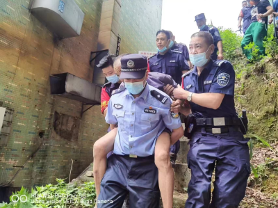 深圳老人深夜走失，30多个小时后被民警从山坡上救回