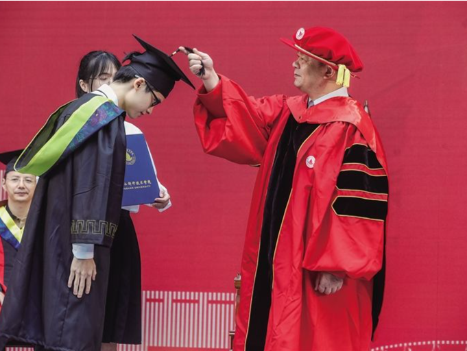 拨穗正冠，我们毕业了！佛科院5000余学子迎着光向梦想出发