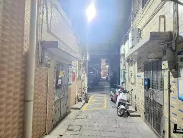 巷子亮了居民的心暖了！公明街道为社区暗巷装上了明灯