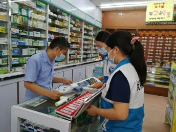 凤凰街道深入各类经营场所宣讲禁毒知识