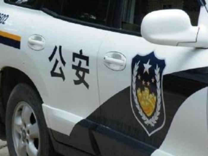网传福建莆田一奶茶店内女子被围殴，警方通报