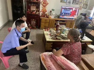 凤凰街道网格员及时制止一起高价保健品“骗老”行为  