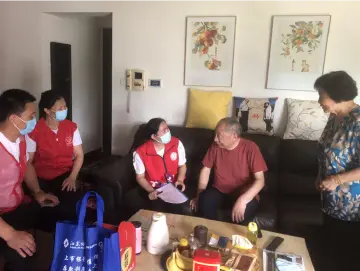 深圳福田天安社区举行端午关爱行活动