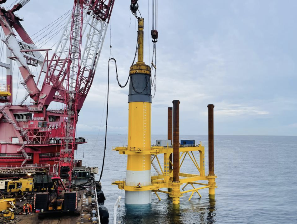 2407吨“定海神针”下沉海底！国内最大、最重单桩在揭阳海上风电项目完成沉桩作业