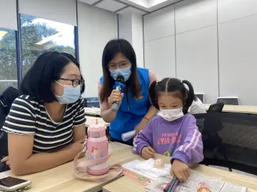 让孩子体验一把当父母的感觉！光明街道V爱之家举办亲子护蛋趣味活动