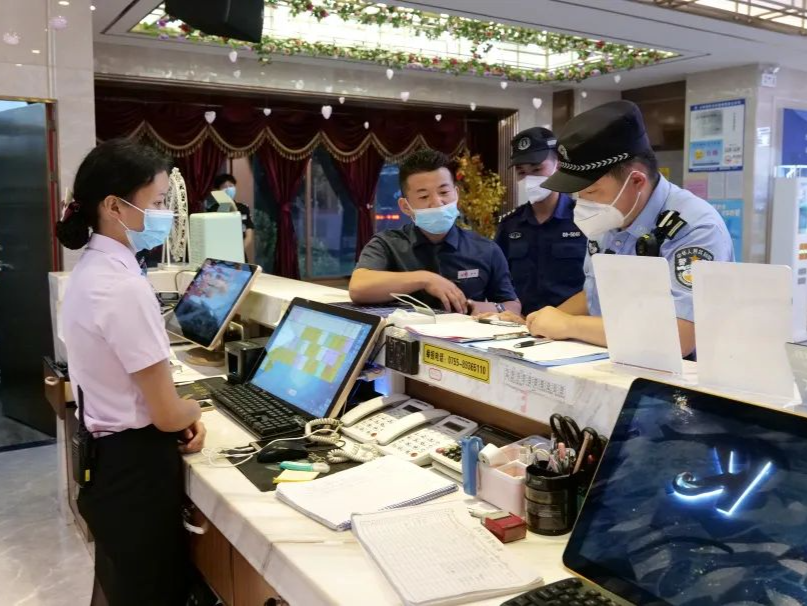 坪山公安深入开展夏夜治安巡查宣防集中统一行动