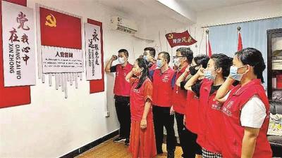 新桥团工委（志联）：党员志愿者重温入党誓词