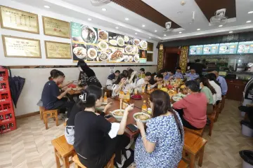 玉塘街道开展走进民族风味“手拉手·面对面”活动