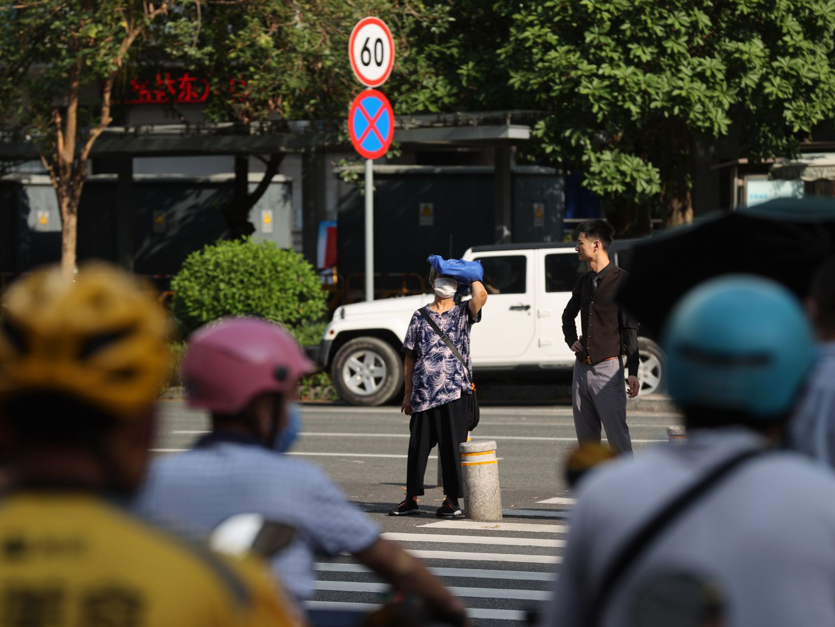 中央气象台连续11天发布高温预警 今日南方仍有大范围高温