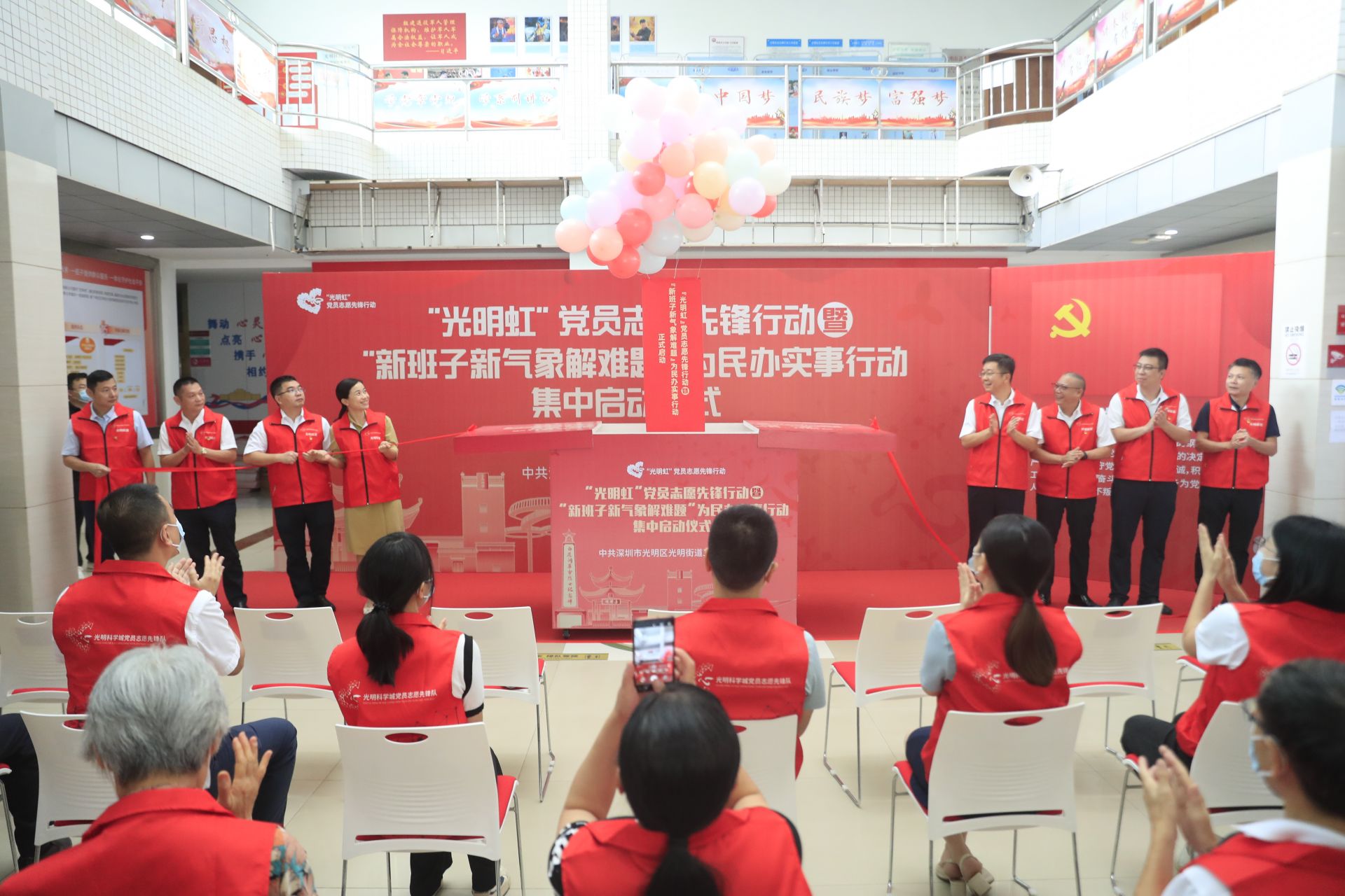 光明街道：“党员报到”凝聚民心，两项行动“虹动光明”