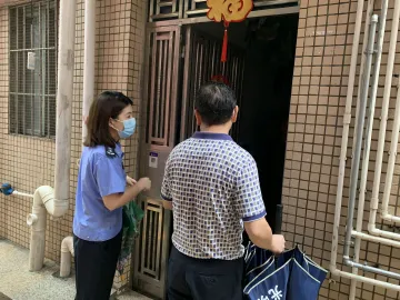 光明街道网格部门积极开展居住场所“白名单”专项行动  