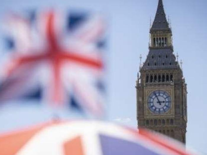 英国首次发布极端高温红色预警 宣布进入国家紧急状态