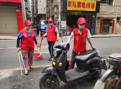 长圳社区活跃着一支“小小啄木鸟”志愿者队伍  