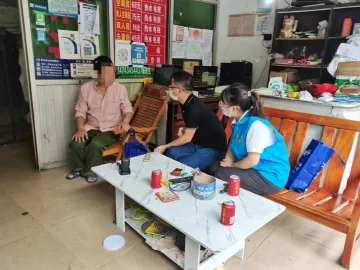 温暖你我他！凤凰街道V爱之家走访慰问精神障碍患者家庭  