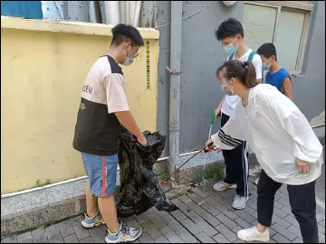 大手牵小手 文明我先行 公明上村社区开展亲子创文志愿服务活动