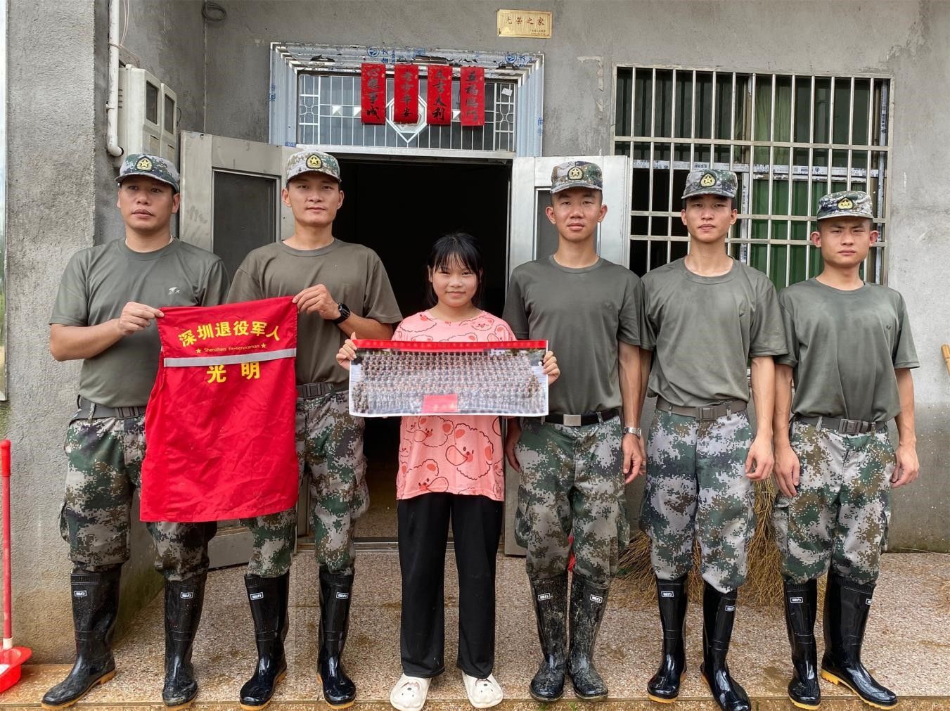 长圳社区退役军人自发支援河源市抗洪抢险救援工作