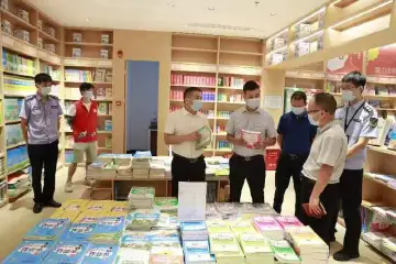 凤凰街道检查蓝鲸世界文化经营场所督导依法依规安全经营  