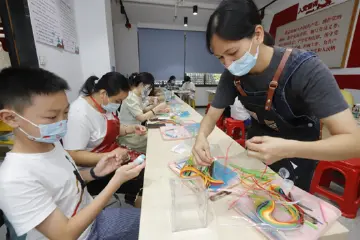 指间艺术绽放异彩！玉塘街道开展“巧手筑梦指尖传承”创意衍纸画文明实践活动