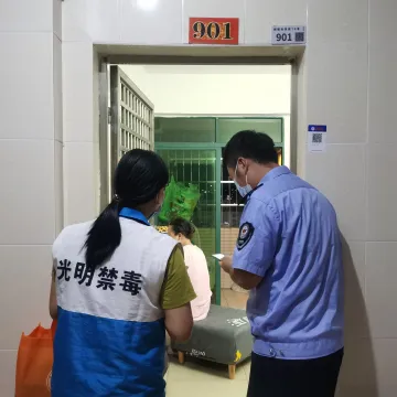 禁毒知识万家传——新湖街道开展禁毒知识进家庭活动