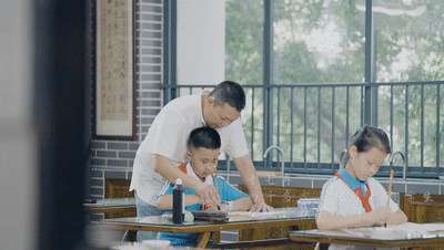 年度教师｜麦桂泉：以美育人，罗湖教育“践行者”