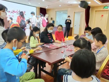 7月，来东湖街道综合文体中心开启缤纷盛夏 