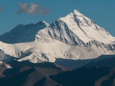 研究员：珠峰科考样品初步分析极高海拔冰雪在加速暖化和融化