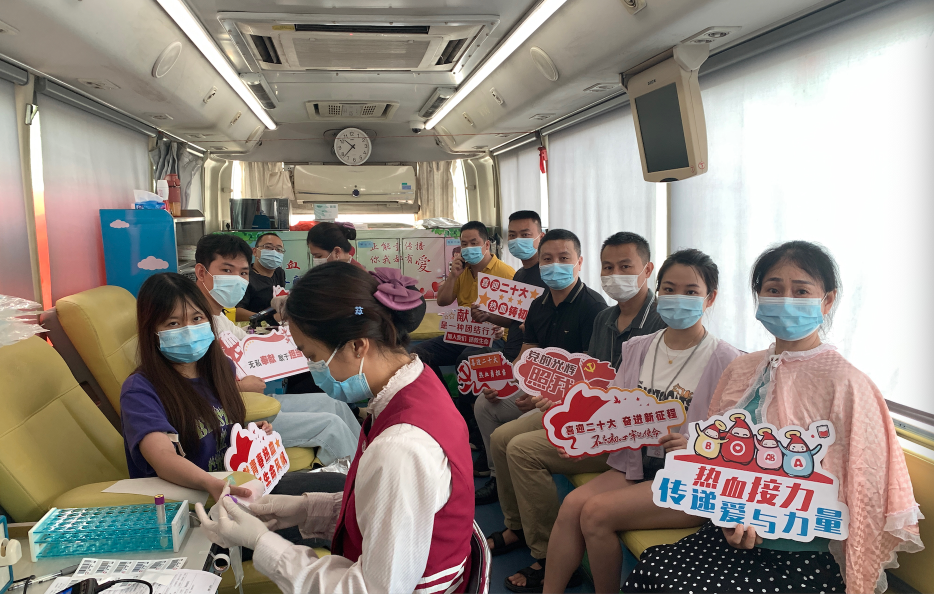 凤凰街道69名干部群众一日无偿献血25900毫升