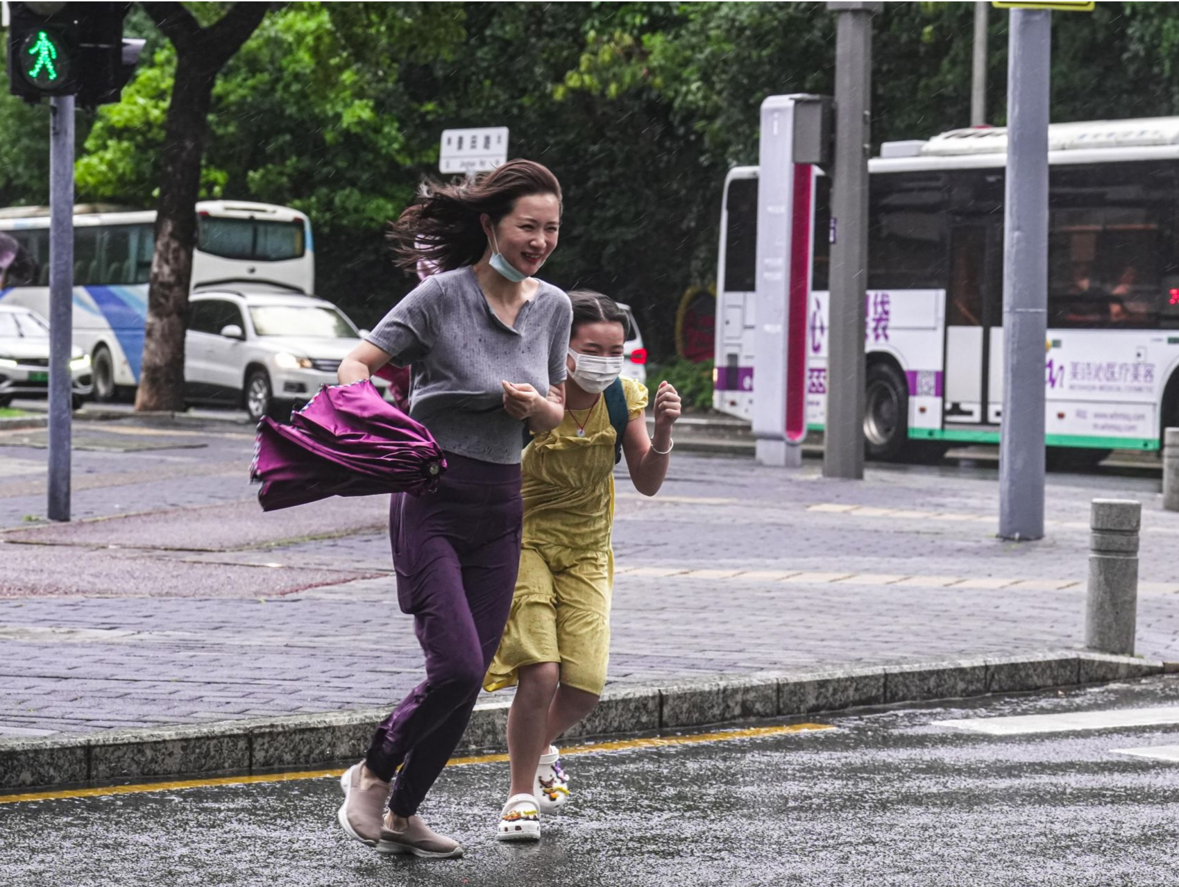 “暹芭”逼近！面对今年初台风，深圳人的画风是……