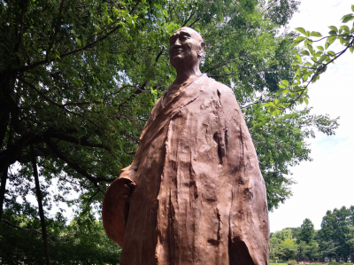 吴为山雕塑作品《鉴真铜像》在日本东京落成揭幕 