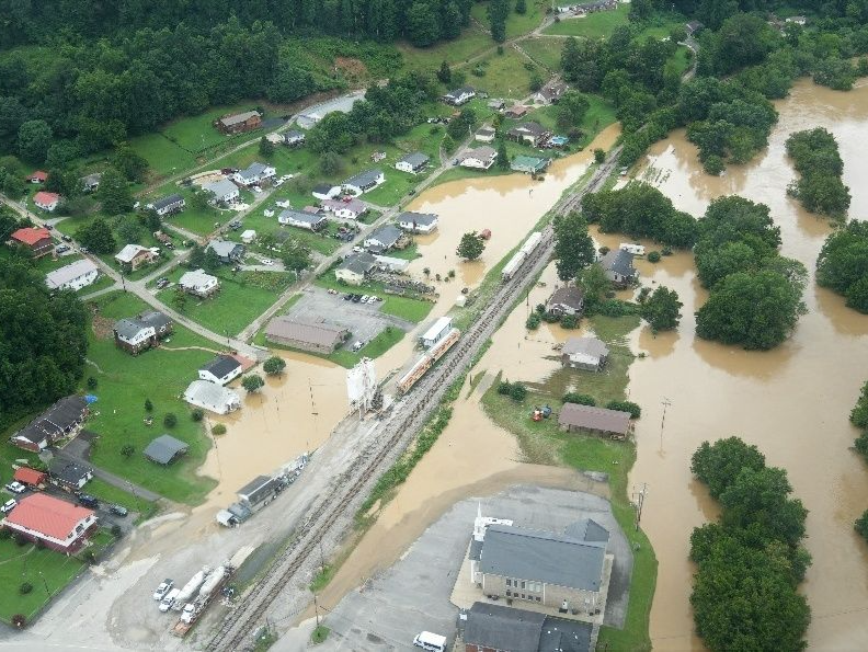 美国肯塔基州洪灾已致25人死亡，数万名用户断电