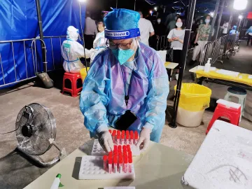 我的抗疫志愿者日记丨叶丽芬：“疫情不退我不退！”