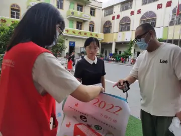 公明社区“扫黄打非”进校园“护苗行动”助成长