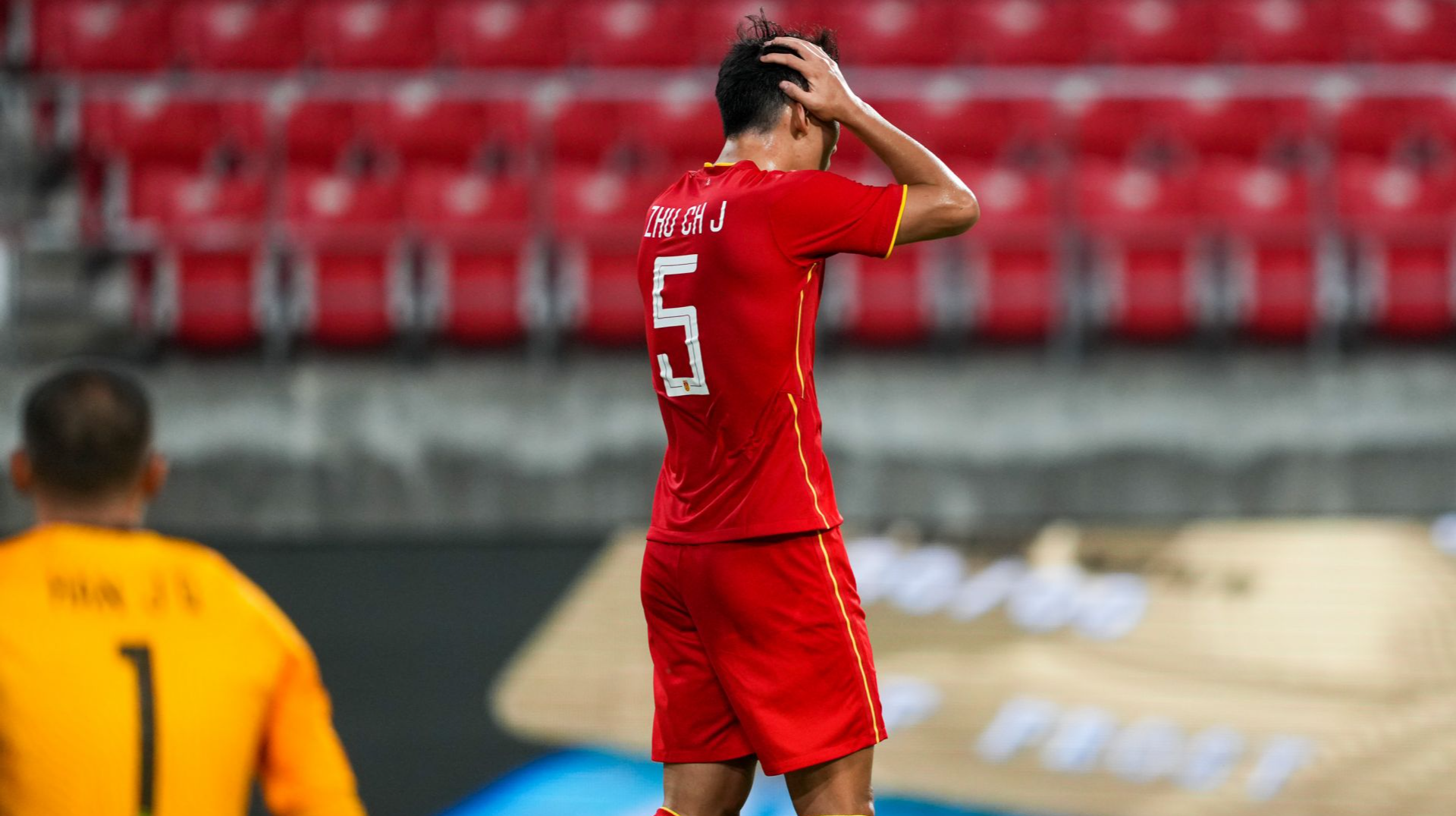 东亚杯中国男足0比3不敌韩国队