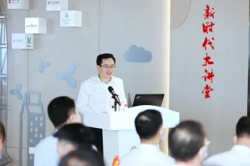 学讲话忆初心见行动 桂园街道开展“书记讲党课”“政治生日会”主题党日活动