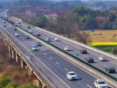 国家发改委：新版规划国家高速公路净增约2.6万公里