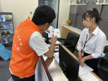 光明街道开展平安建设宣传“进企业”活动