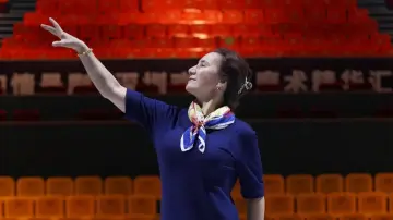 深圳文艺家 | 茹仙古丽：“飞牌仙子”向世界展示魅力中国风