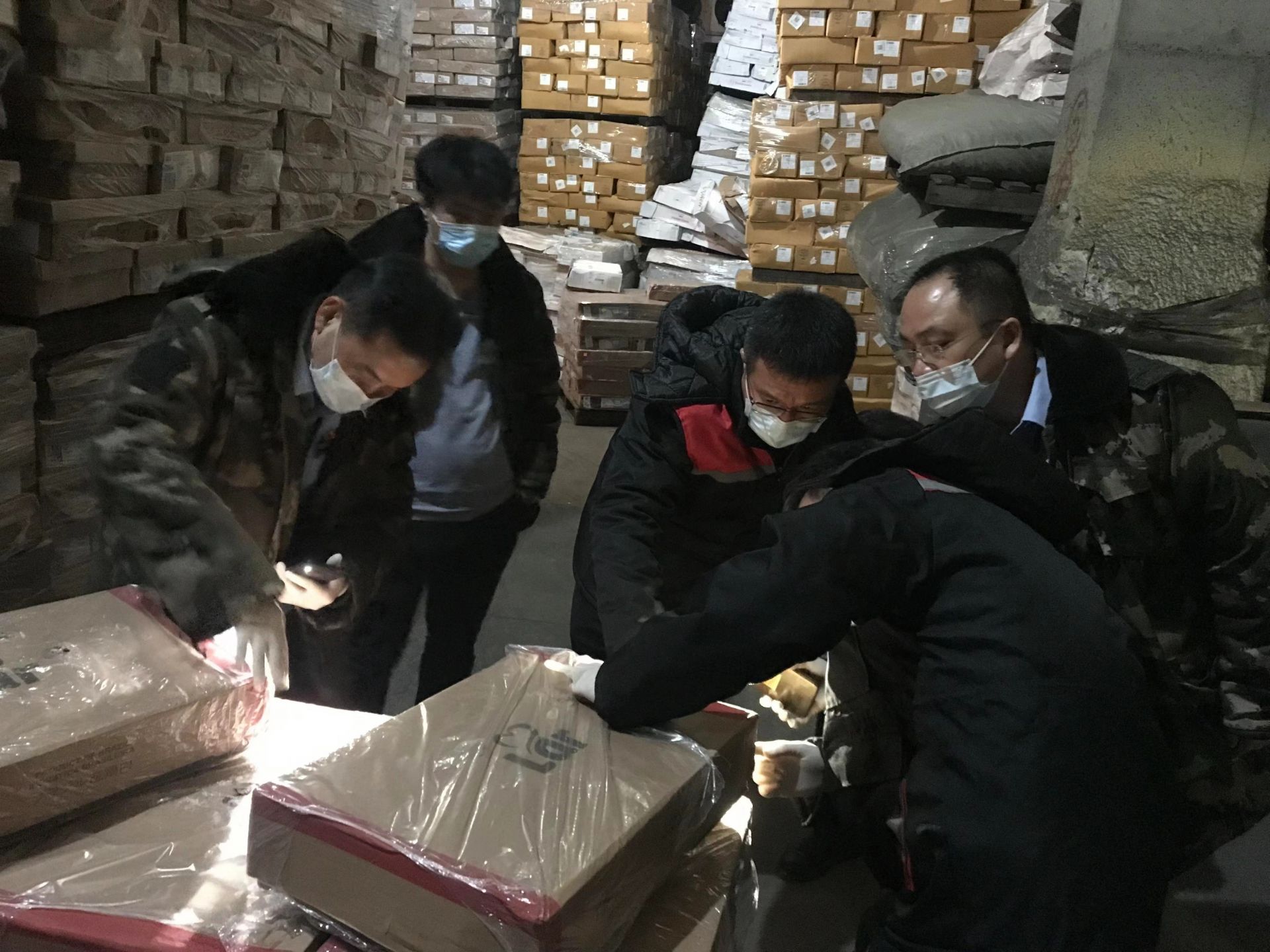 深圳市市场监管局再度深夜突击 又一批问题食品被查获！