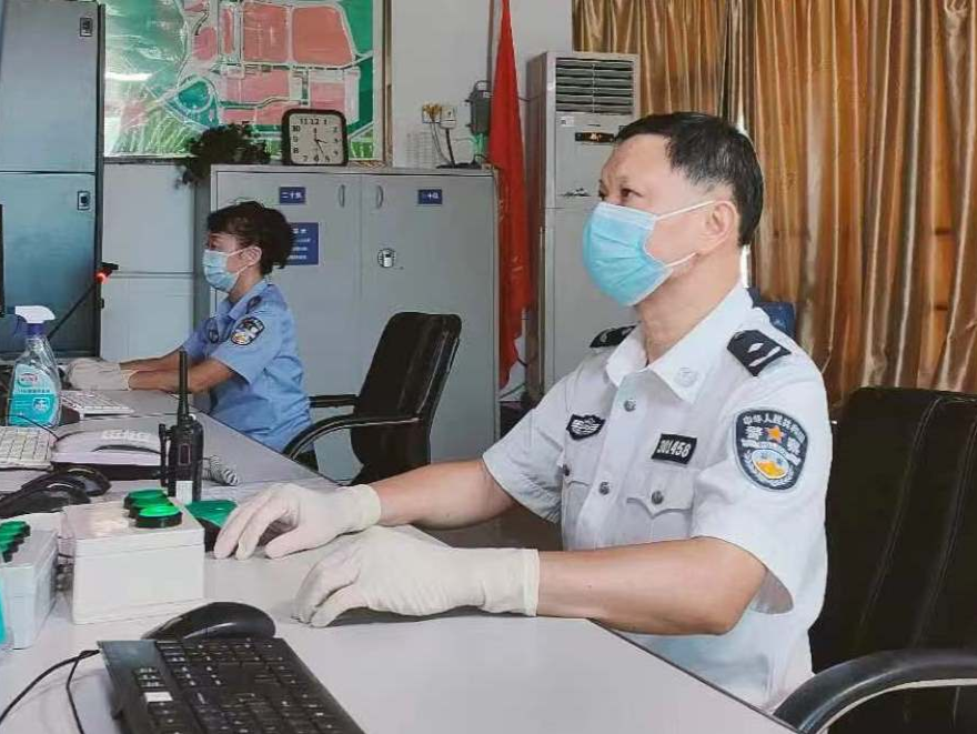 深圳边检“老兵”坚守岗位掠影：“革命人永远是年轻”
