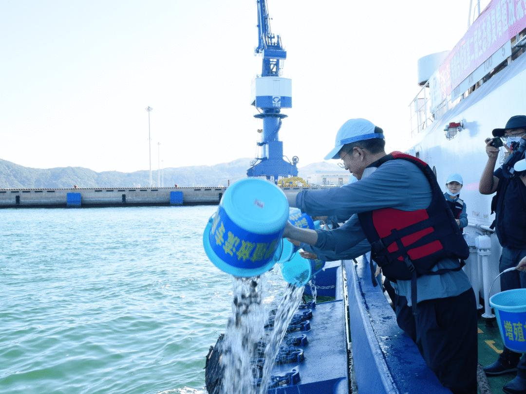 增殖放流守护生态，61万尾鱼苗从小漠国际物流港入海！