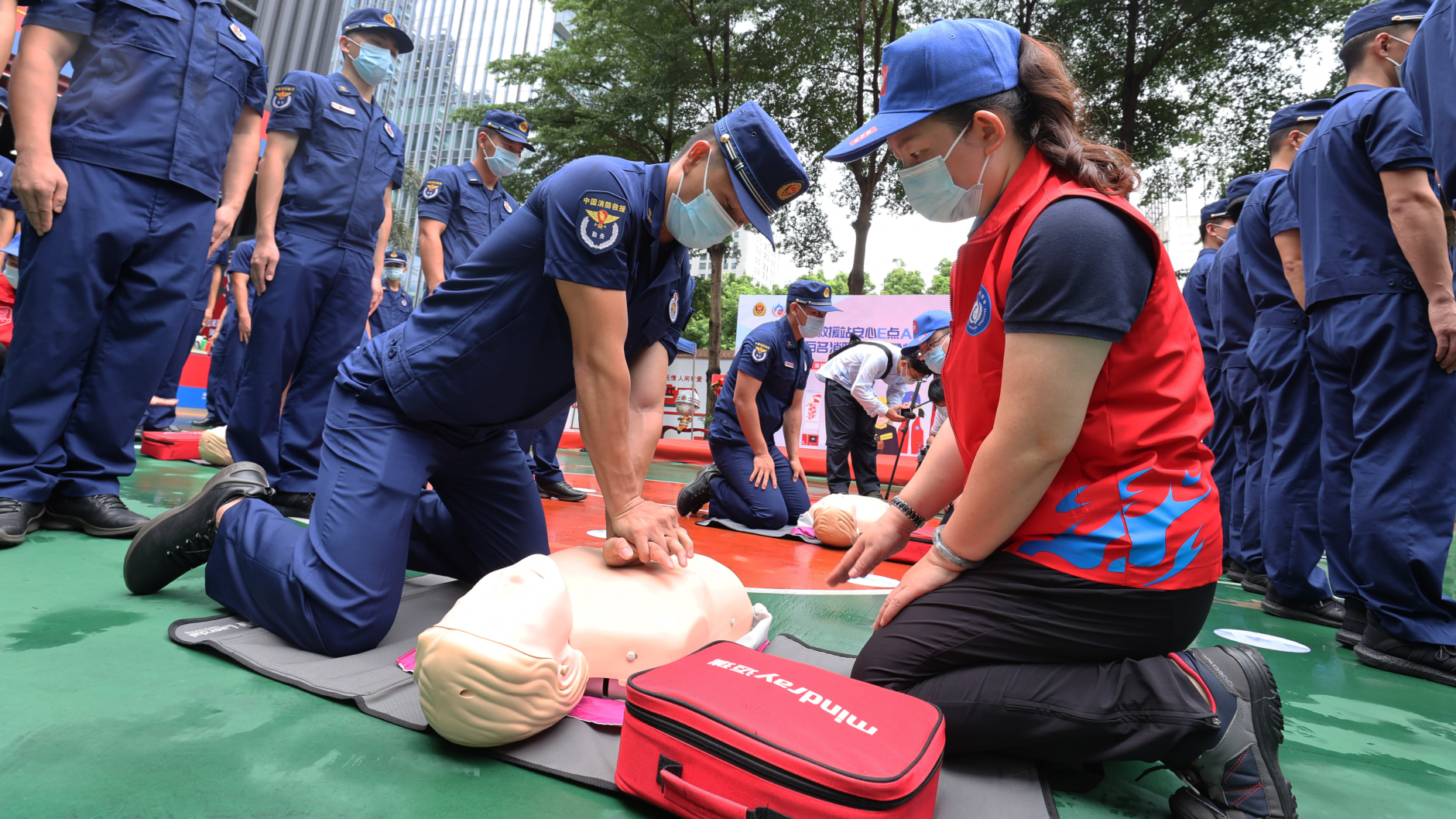 深圳456座消防救援站实现AED全覆盖，消防员今后将变身“急救员”