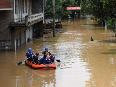 组织海训遇当地水灾 驻深部队就地驰援一线抢险救灾