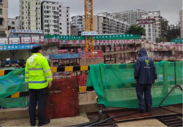 莲塘街道组织开展在建工地专项检查筑牢防汛安全“堤坝”