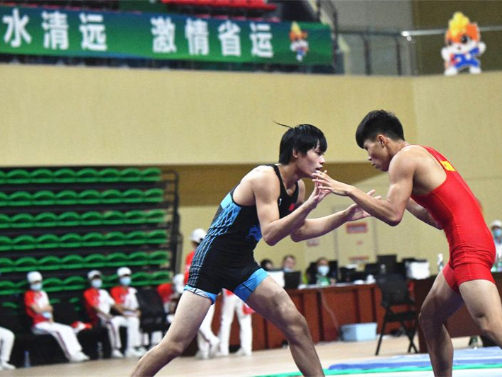 又一金！中山选手韦海龙在省运会摔跤比赛中夺冠