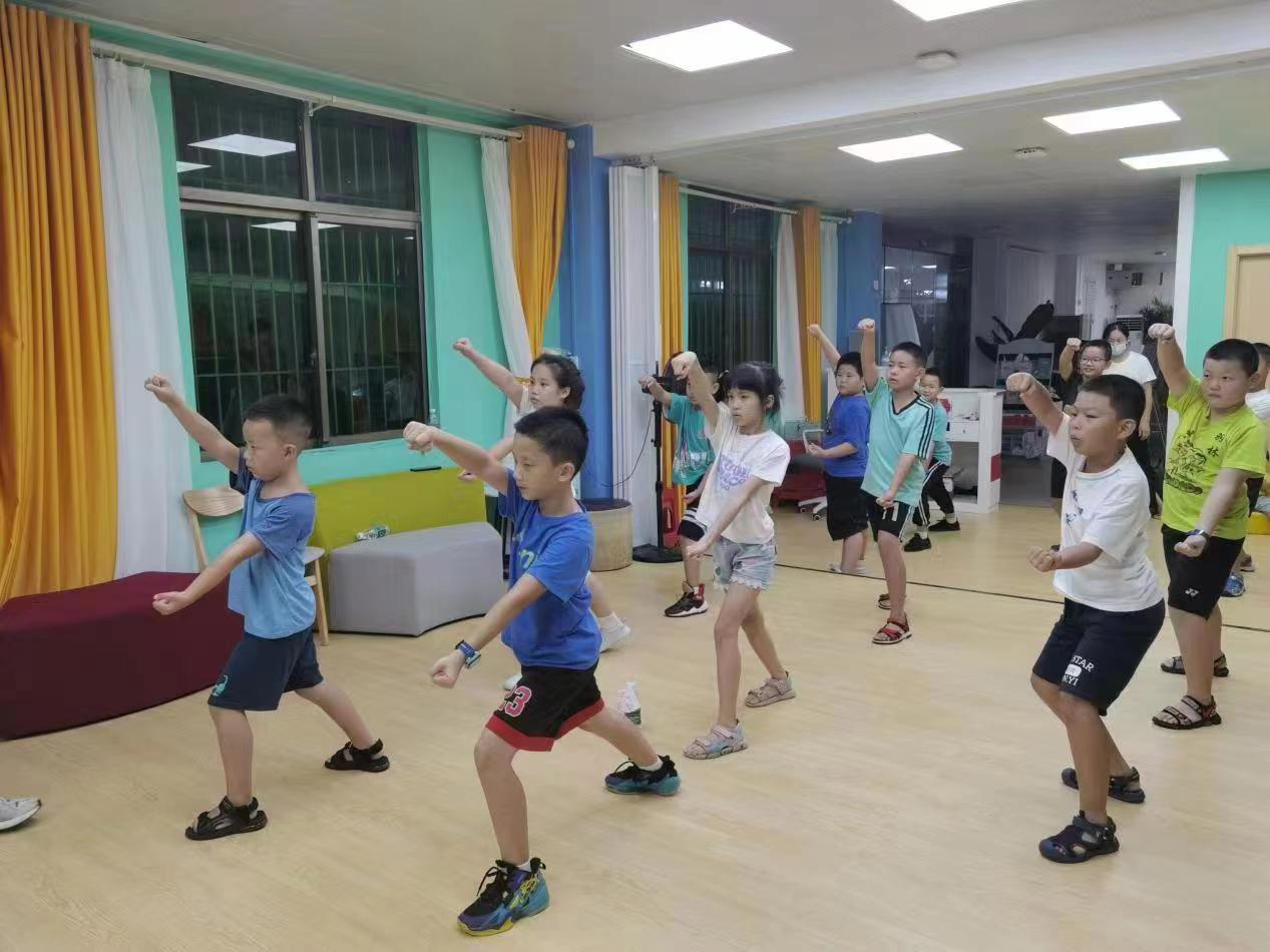 甲子塘社区举办少年儿童武术培训班传承中华民族武术文化