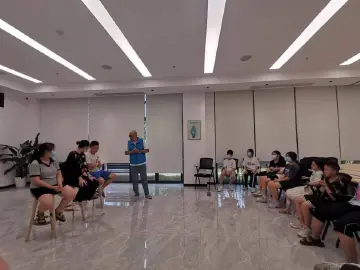 当艺术邂逅心理！光明街道V爱之家开展青少年心理表演工作坊